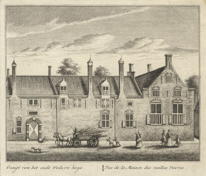 afbeelding van prent Gesigt van het oude Weduwe huys; Vue de la Mason des vieilles Veuves van L. Schenk naar A. Rademaker (Delft)