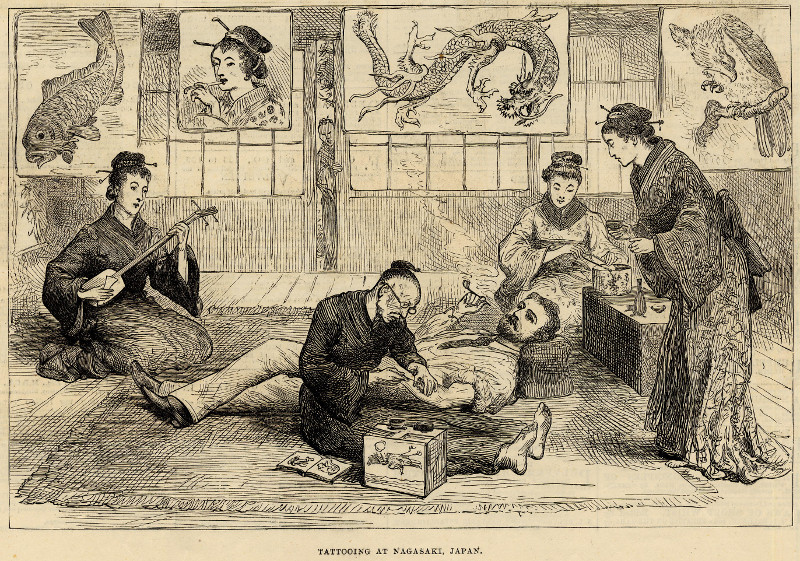 afbeelding van prent Tattooing at Nagasaki, Japan van nn